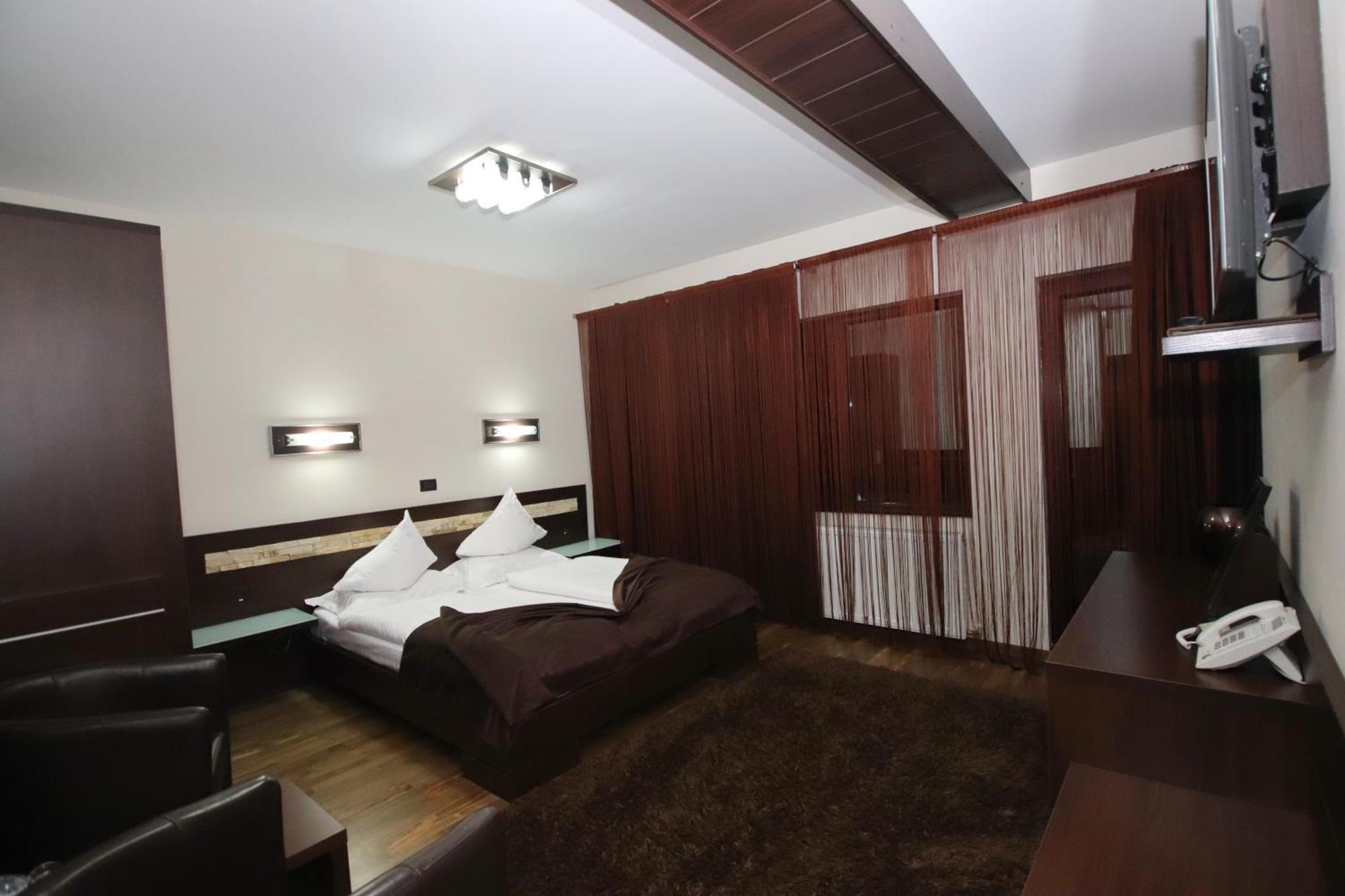 Complex Cochet Hotel Busteni Exterior photo