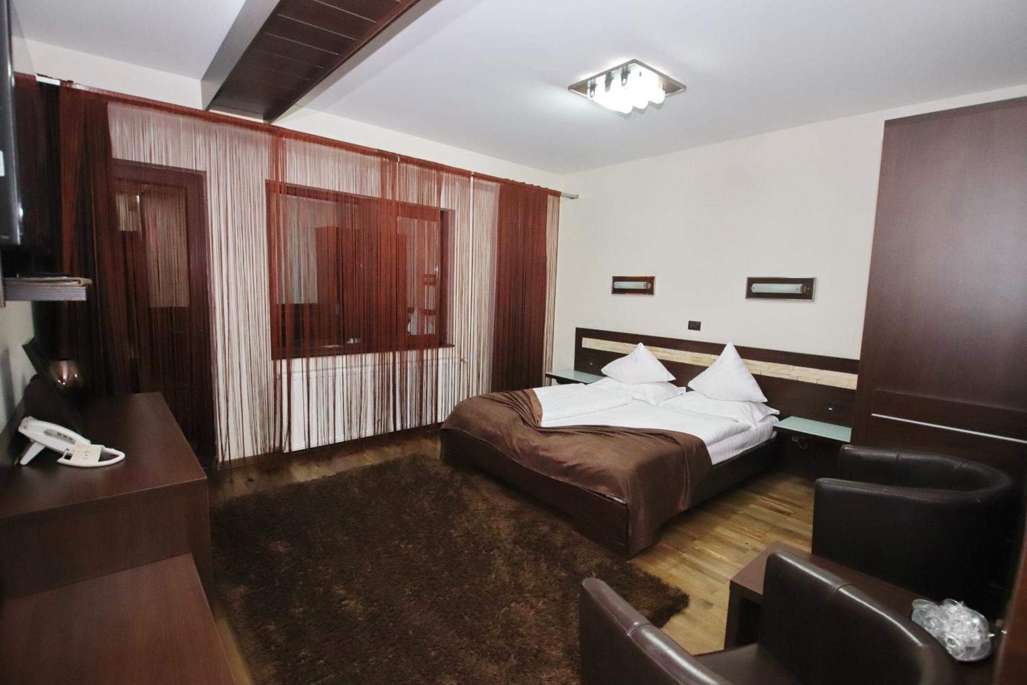 Complex Cochet Hotel Busteni Exterior photo