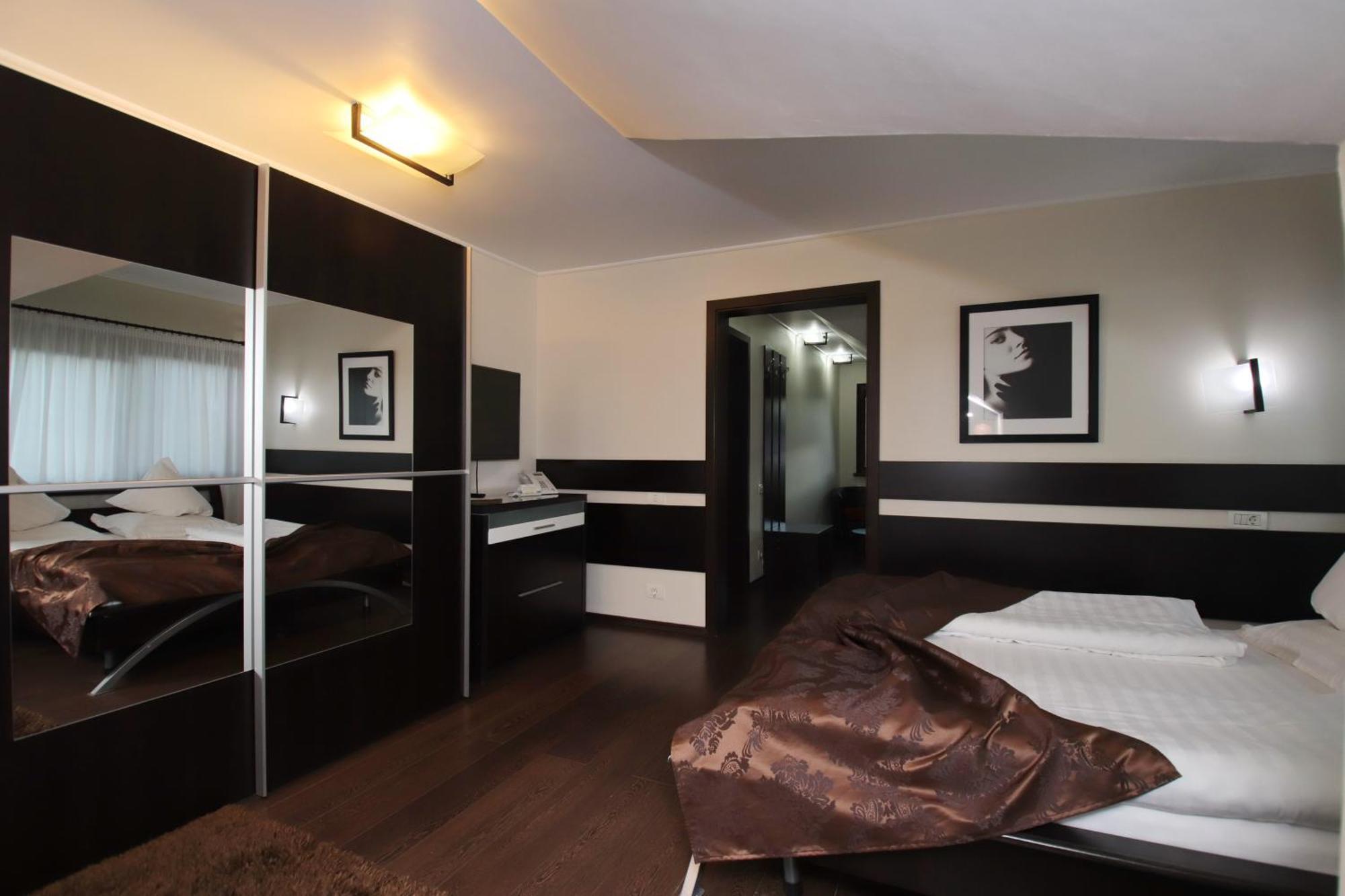 Complex Cochet Hotel Busteni Exterior photo