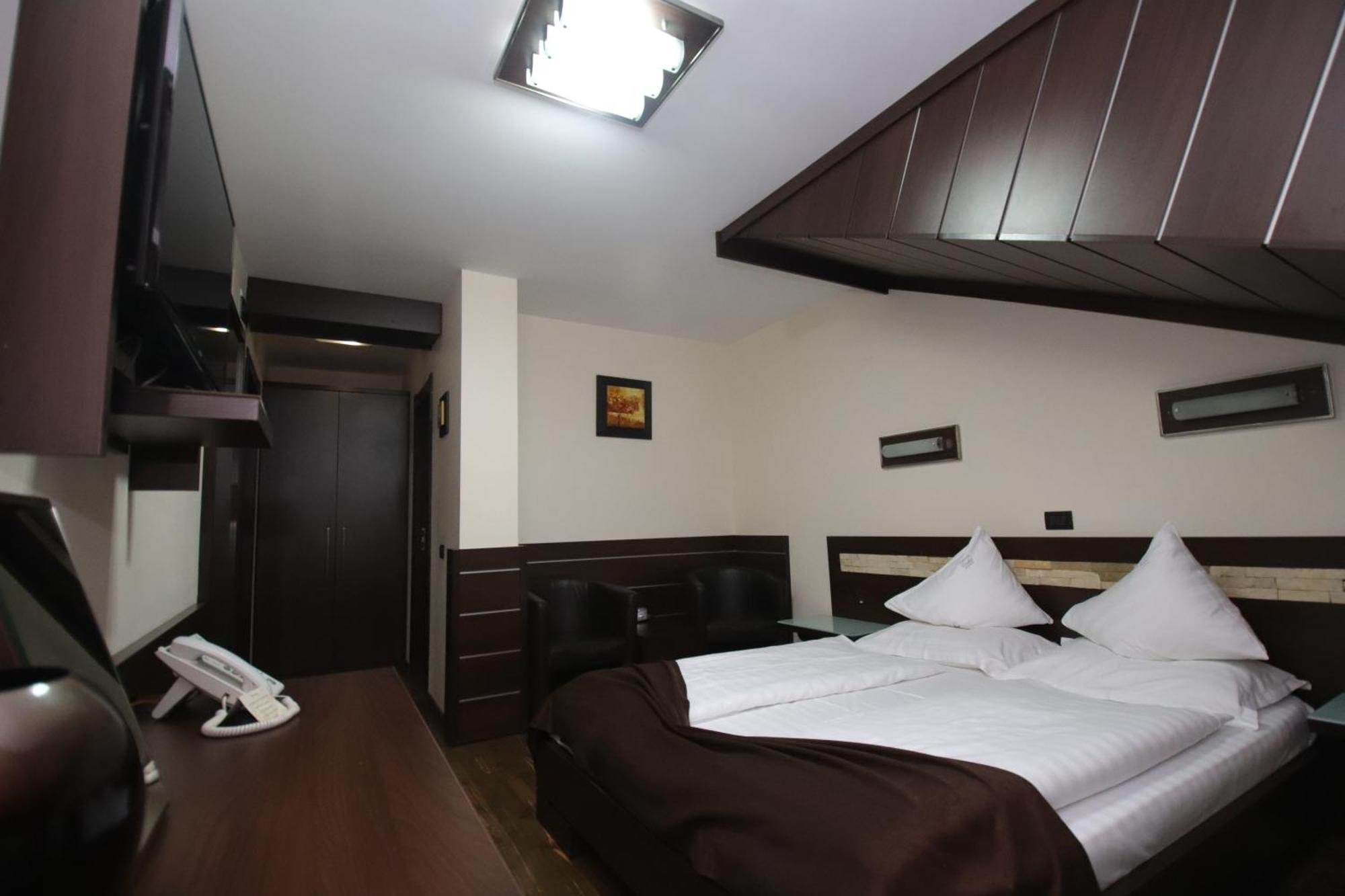 Complex Cochet Hotel Busteni Exterior photo